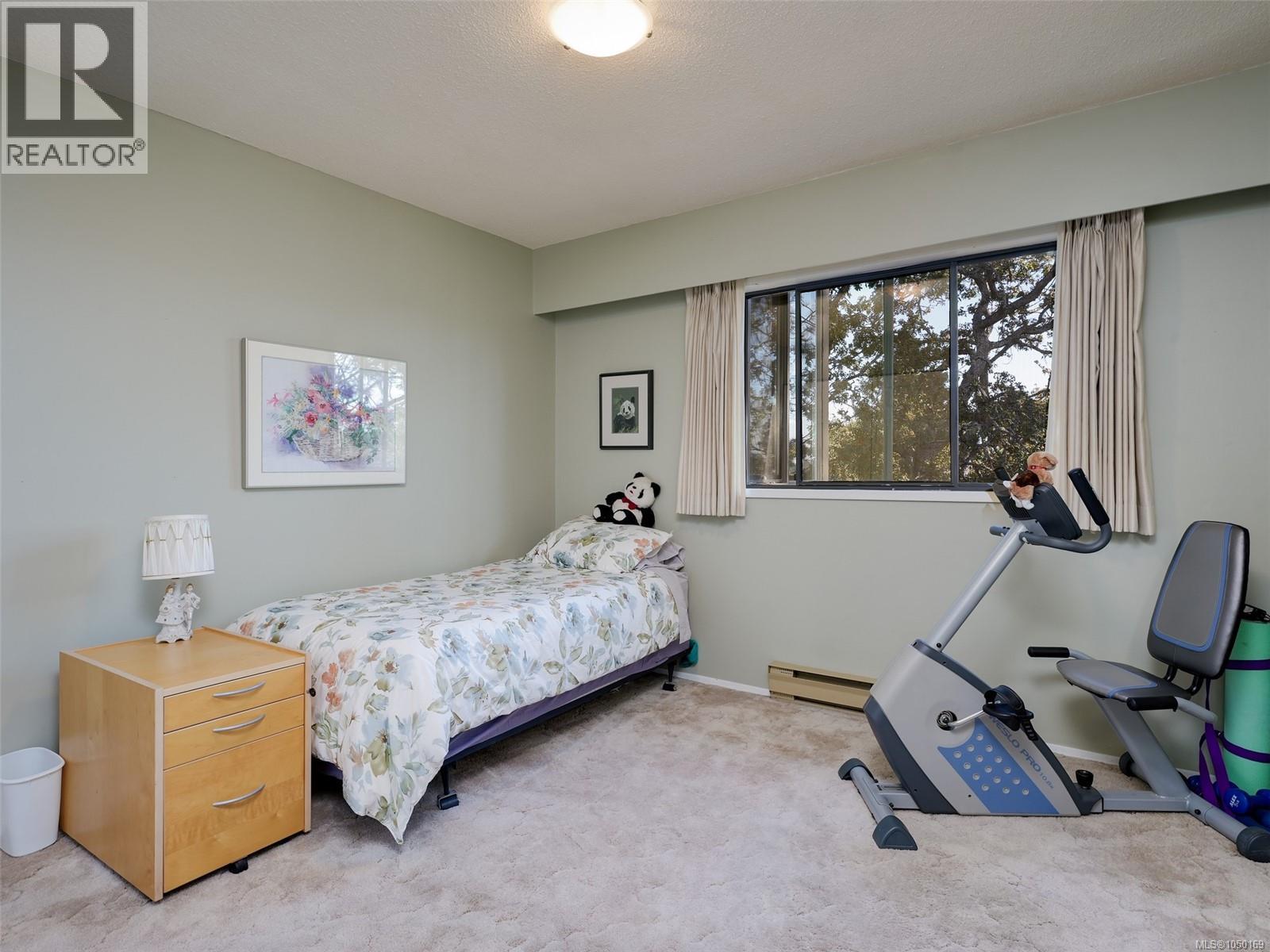 312 3962 Cedar Hill Rd Property Photo 16