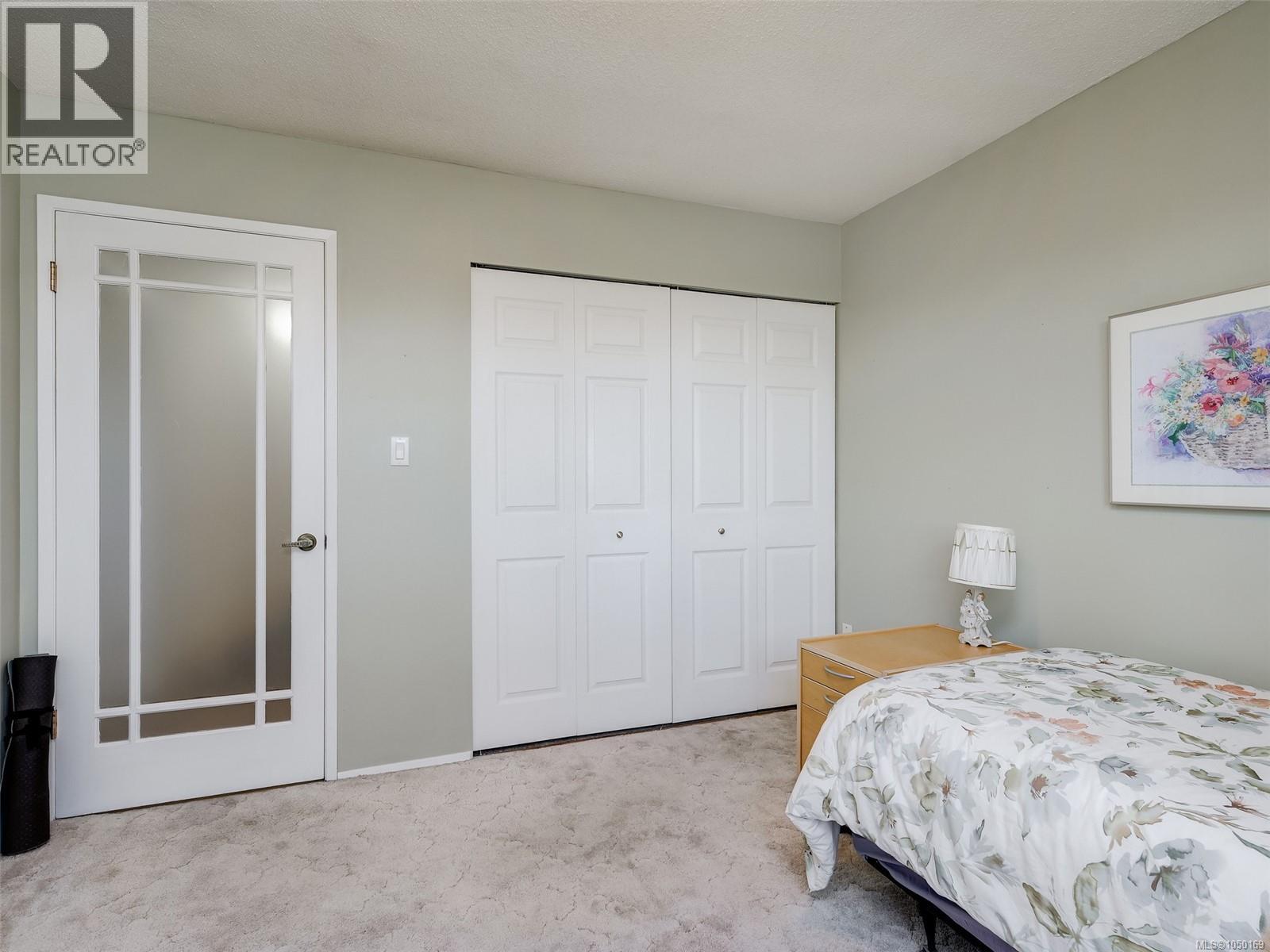 312 3962 Cedar Hill Rd Property Photo 17