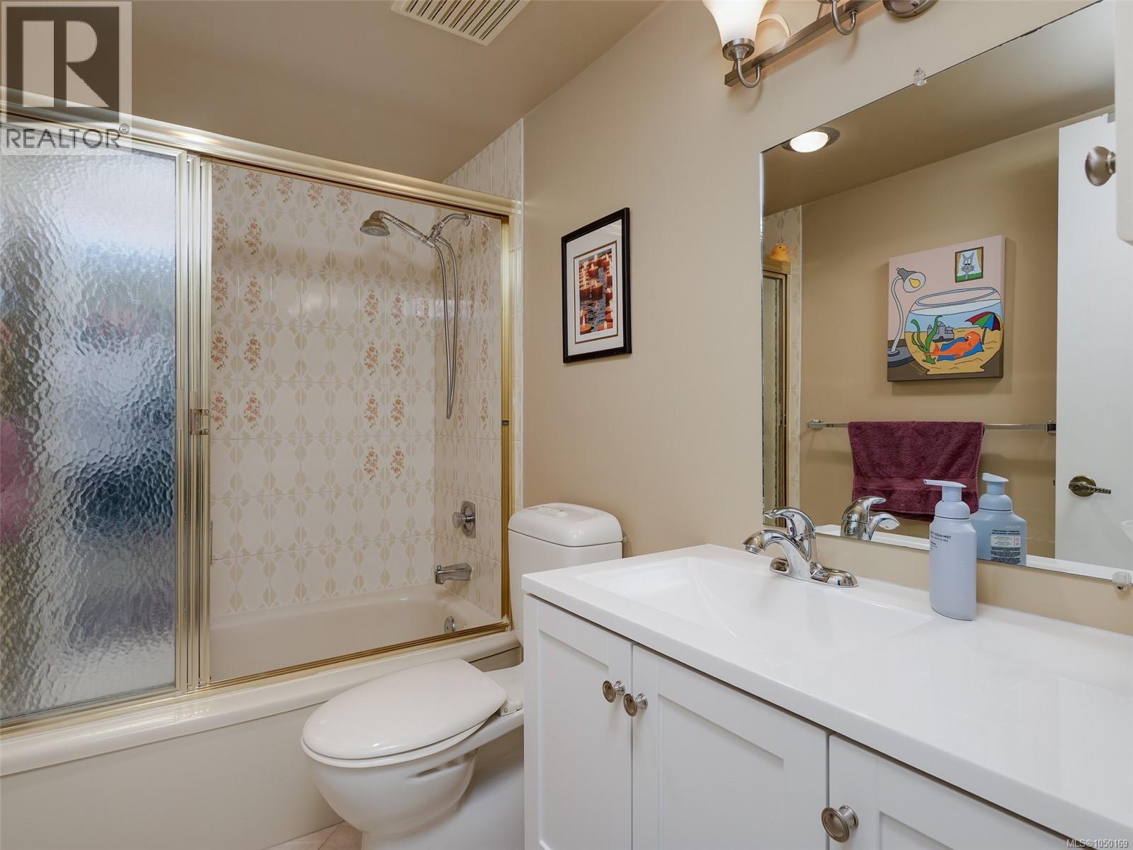 312 3962 Cedar Hill Rd Property Photo 18