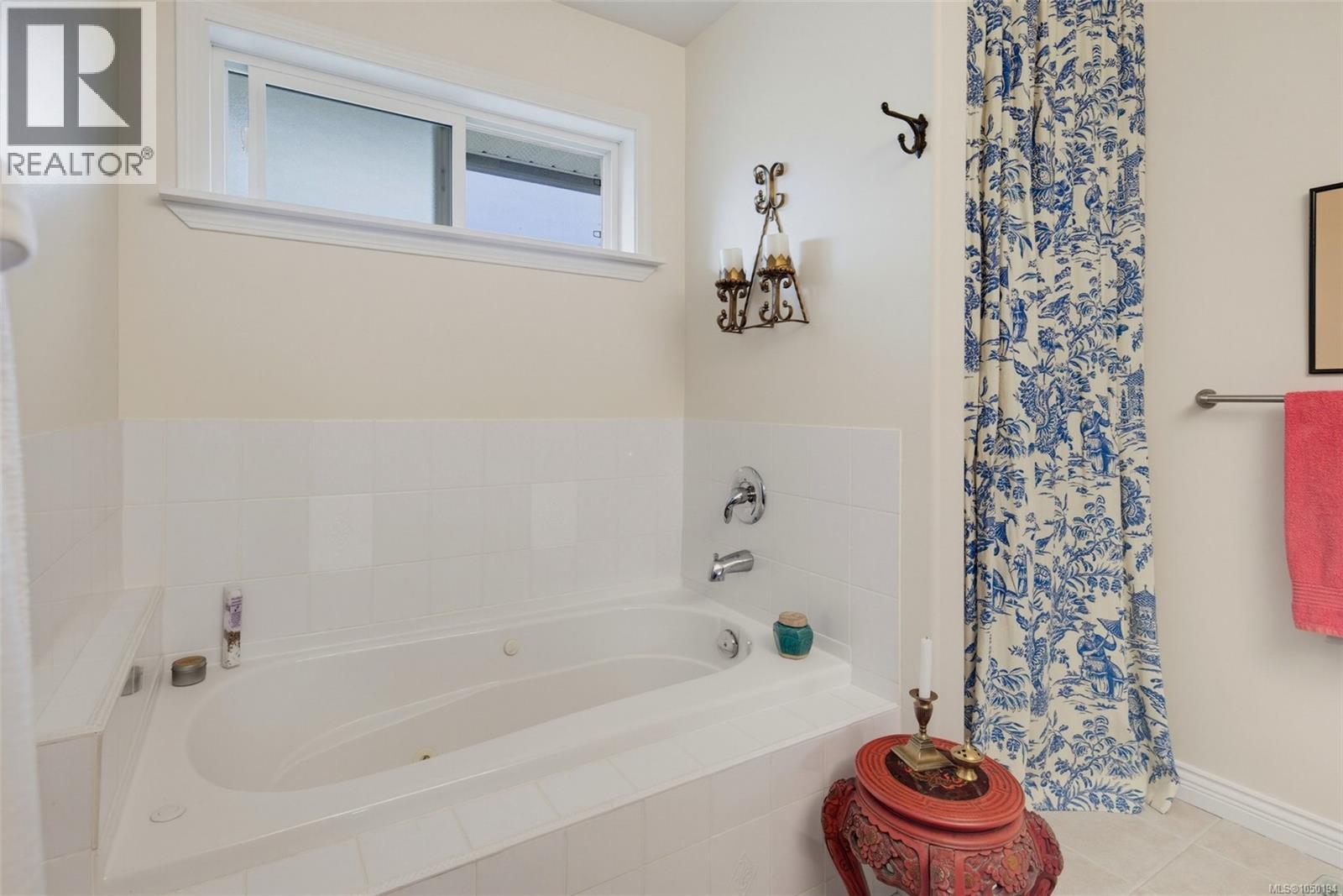 8102 Spinnaker Pl Property Photo 15