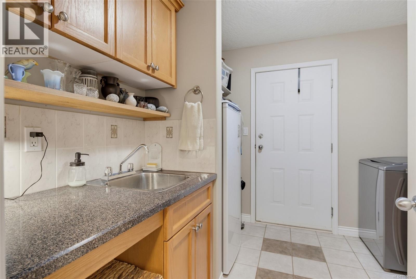 8102 Spinnaker Pl Property Photo 35