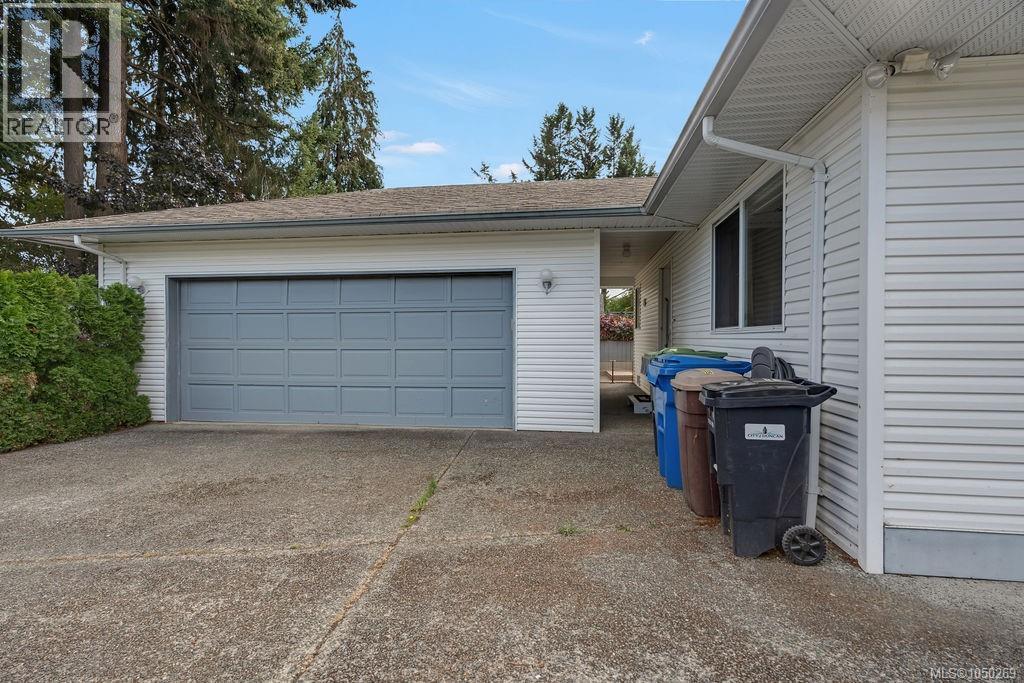 950 Mcdonald St Property Photo 43