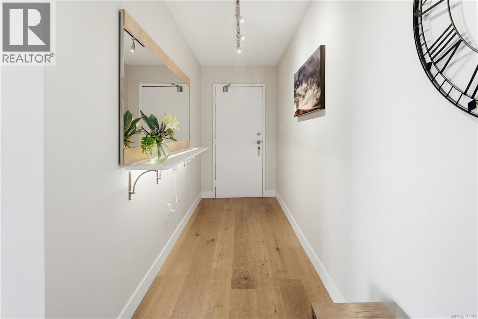 602 103 Gorge Rd E Property Photo 4