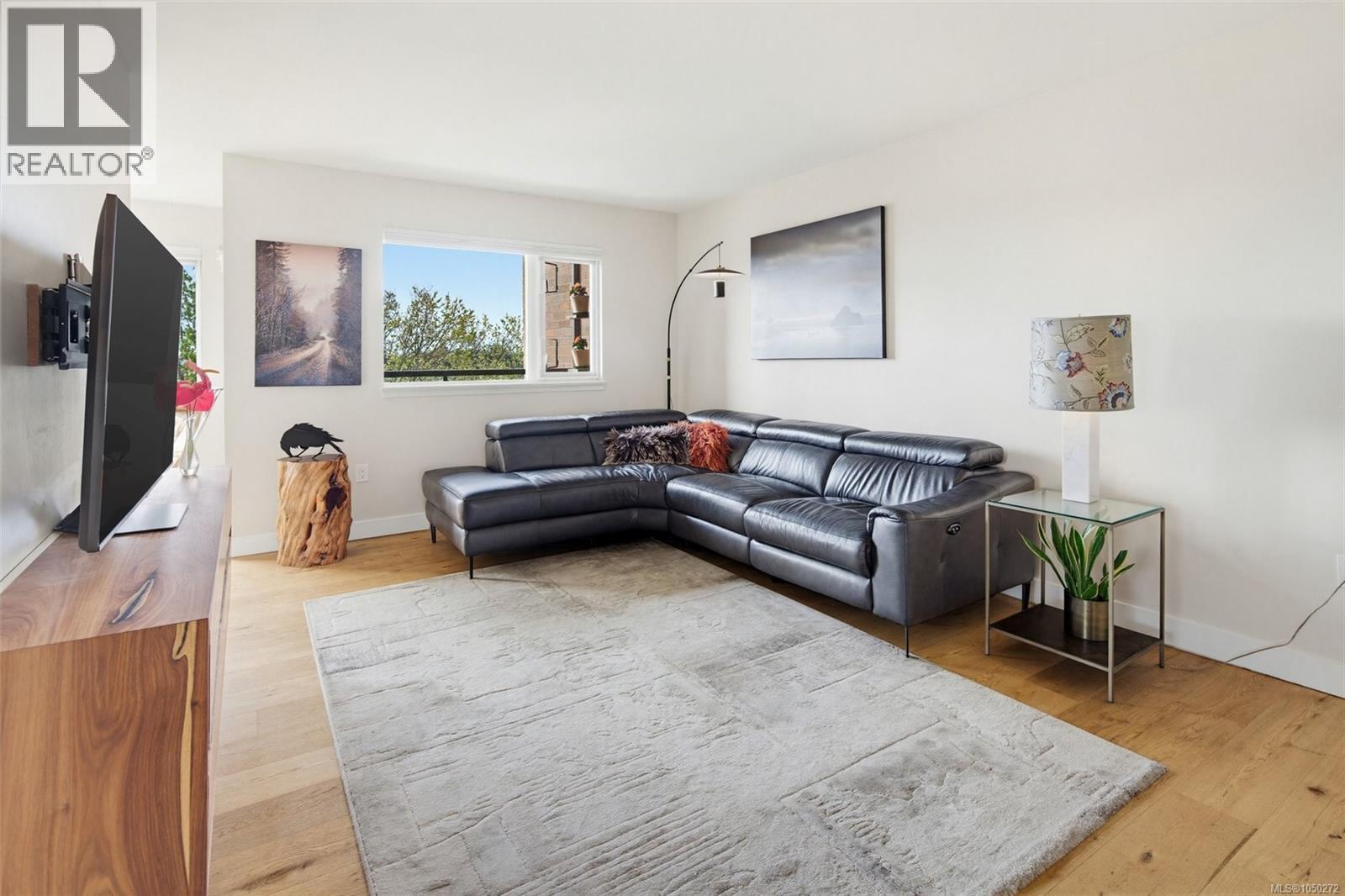 602 103 Gorge Rd E Property Photo 8