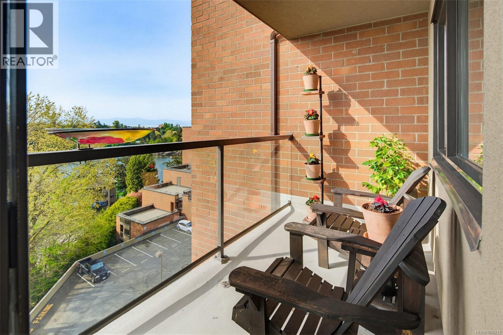 602 103 Gorge Rd E Property Photo 11