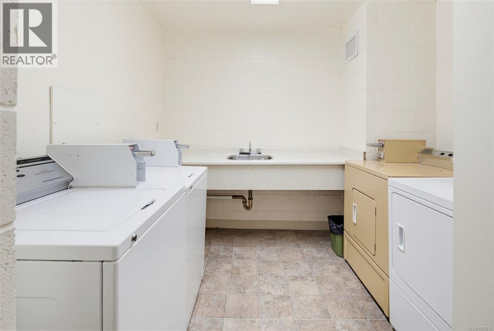 602 103 Gorge Rd E Property Photo 31