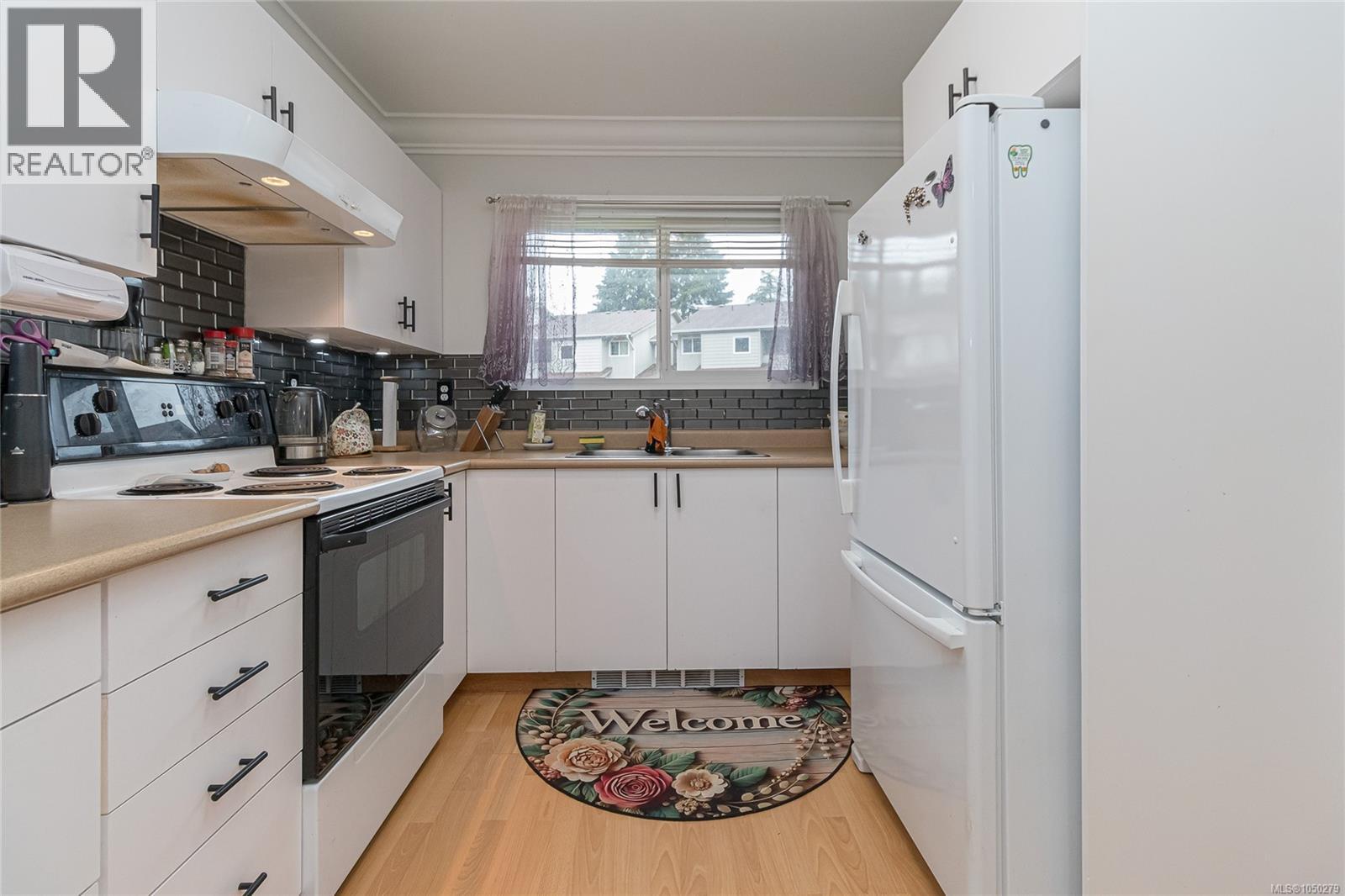 29 2771 Spencer Rd Property Photo 6