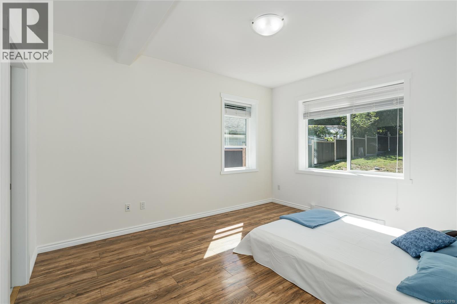 471 Selby St Property Photo 35