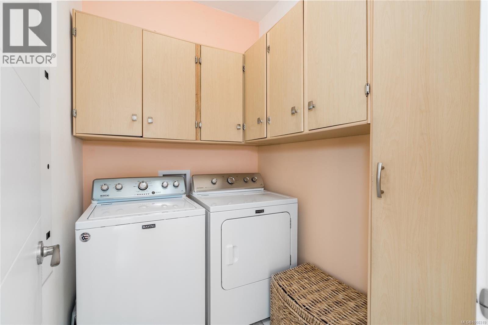 471 Selby St Property Photo 47