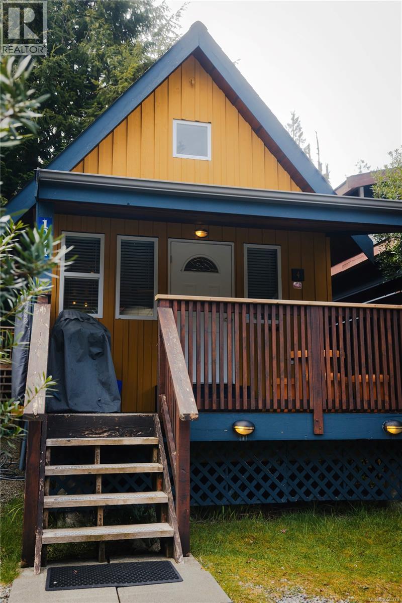 1024 Tyee Terr Property Photo 1