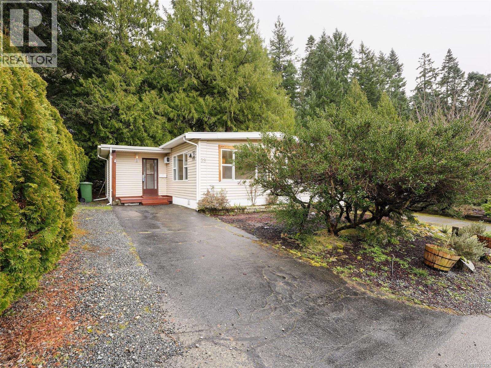 39 2587 Selwyn Rd Property Photo 2