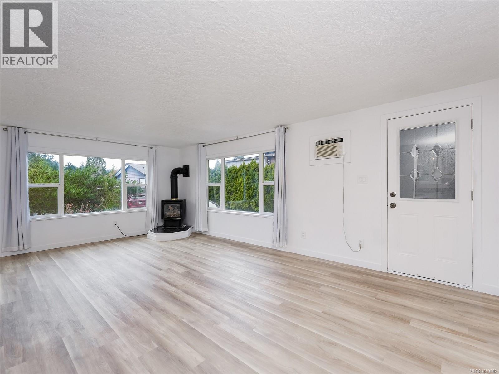 39 2587 Selwyn Rd Property Photo 4