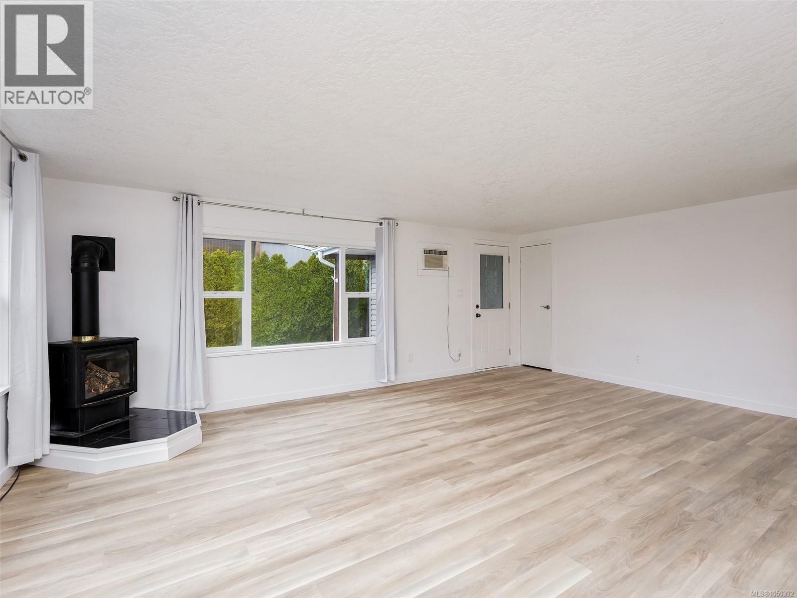 39 2587 Selwyn Rd Property Photo 8