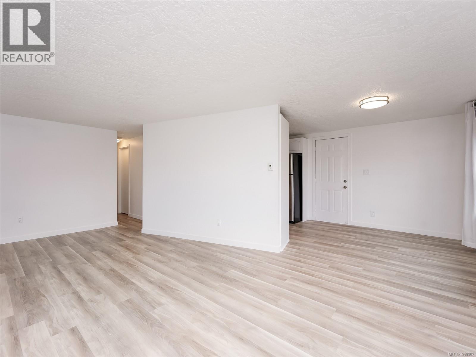 39 2587 Selwyn Rd Property Photo 10