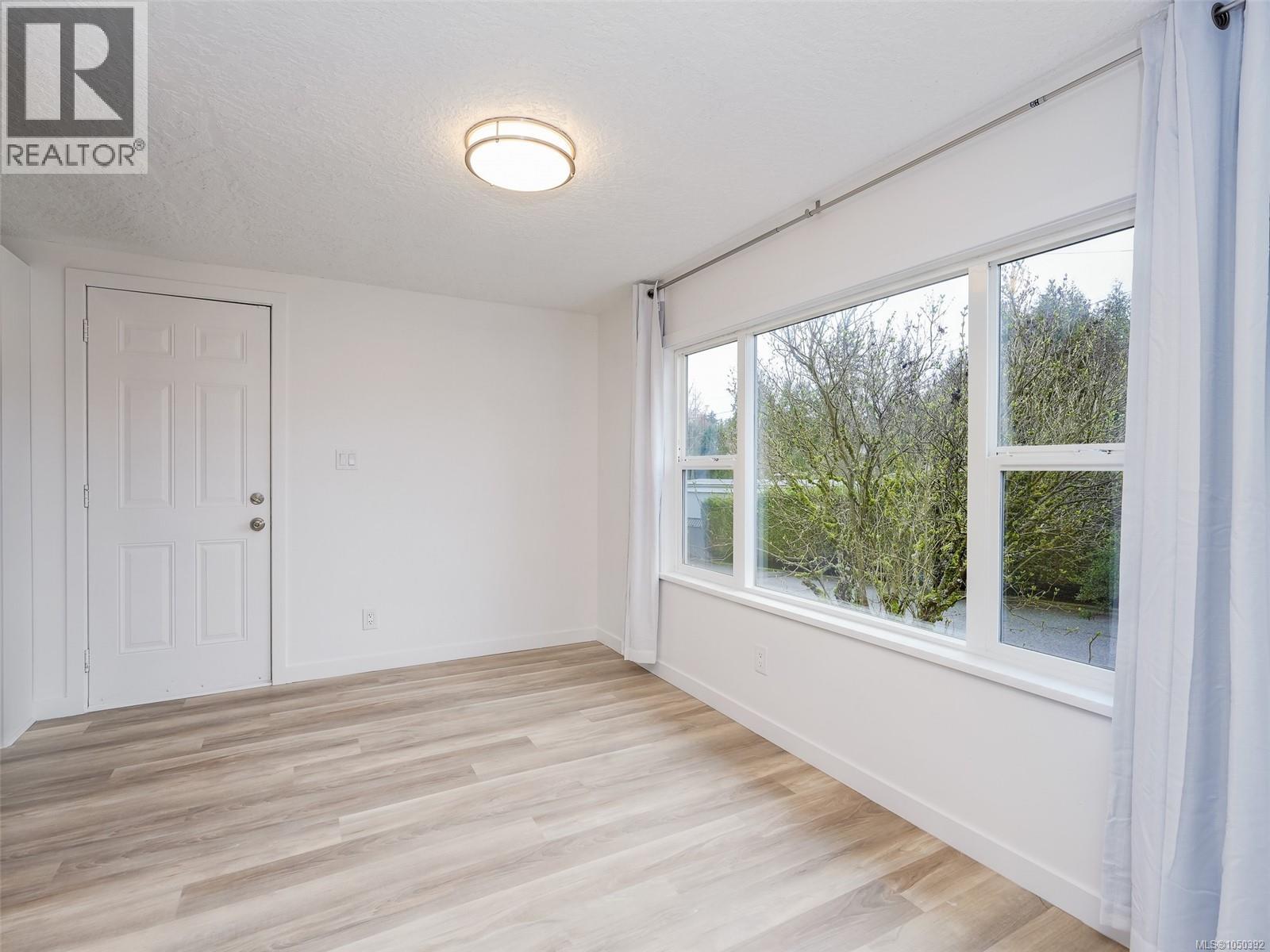 39 2587 Selwyn Rd Property Photo 11