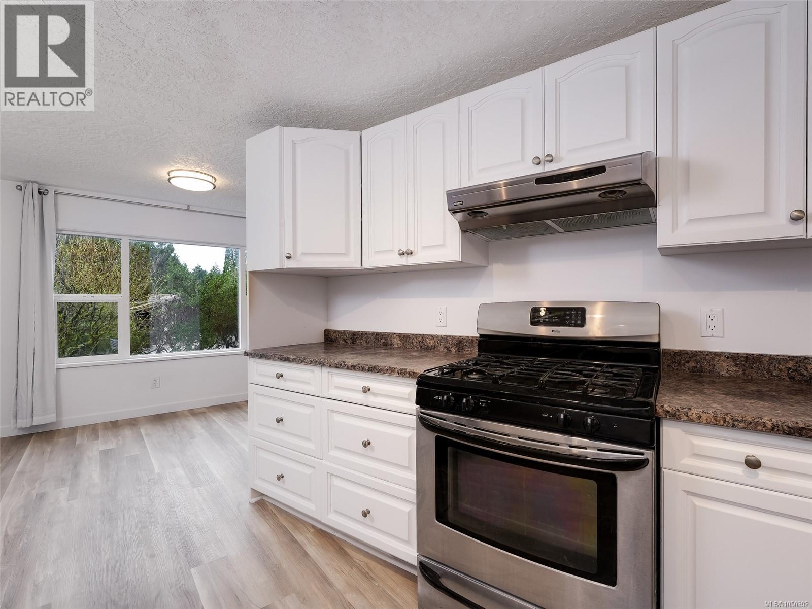39 2587 Selwyn Rd Property Photo 14