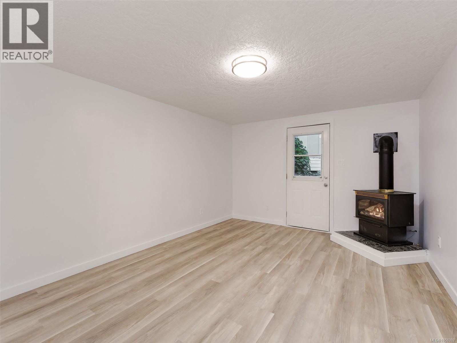 39 2587 Selwyn Rd Property Photo 16