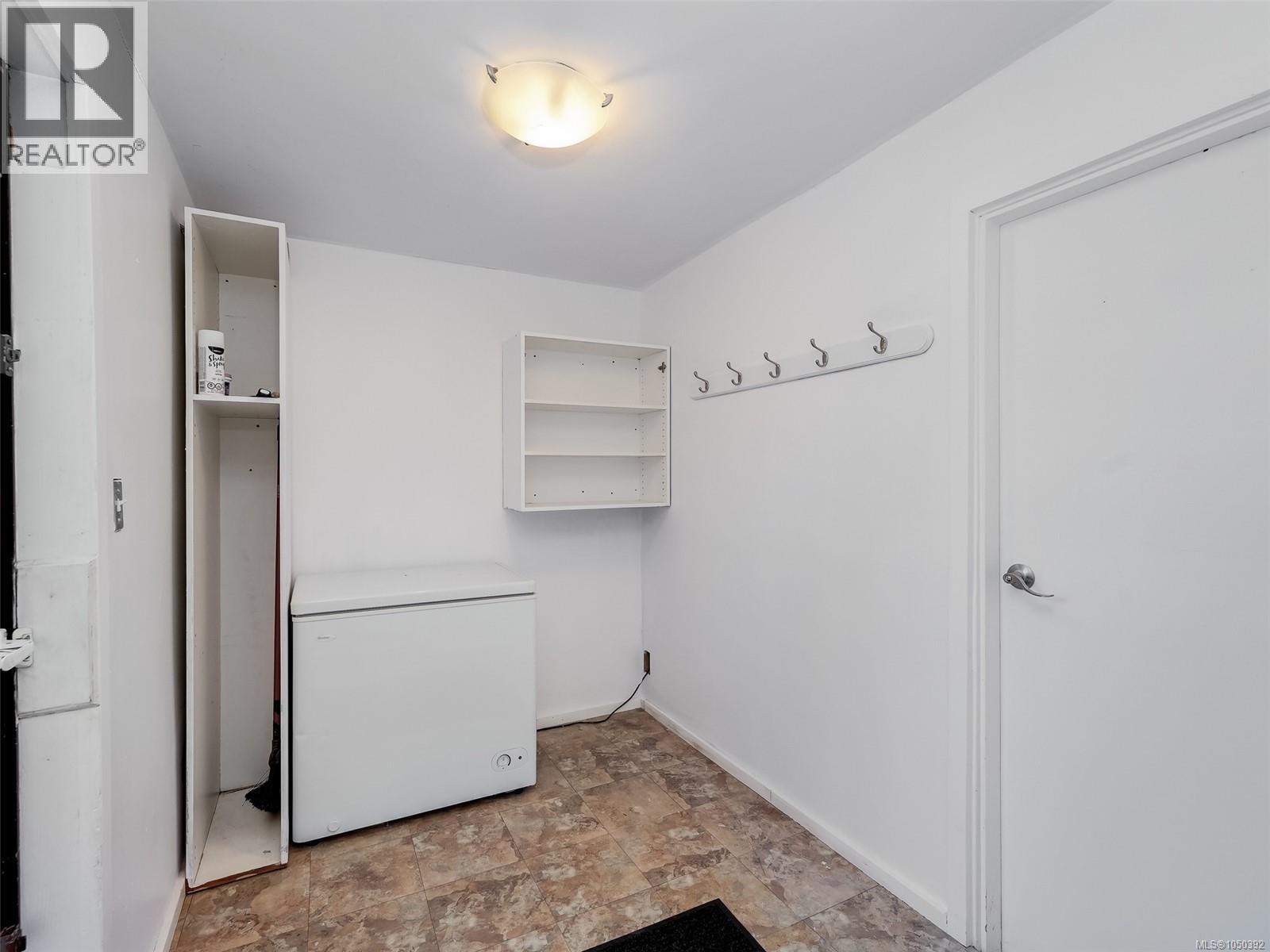 39 2587 Selwyn Rd Property Photo 23