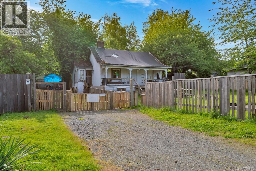 307 Holly Ave Property Photo 3