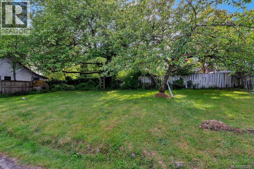 311 Holly Ave Property Photo 4