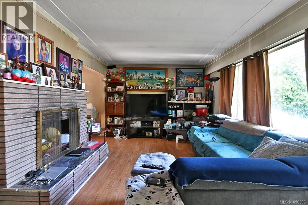 311 Holly Ave Property Photo 7