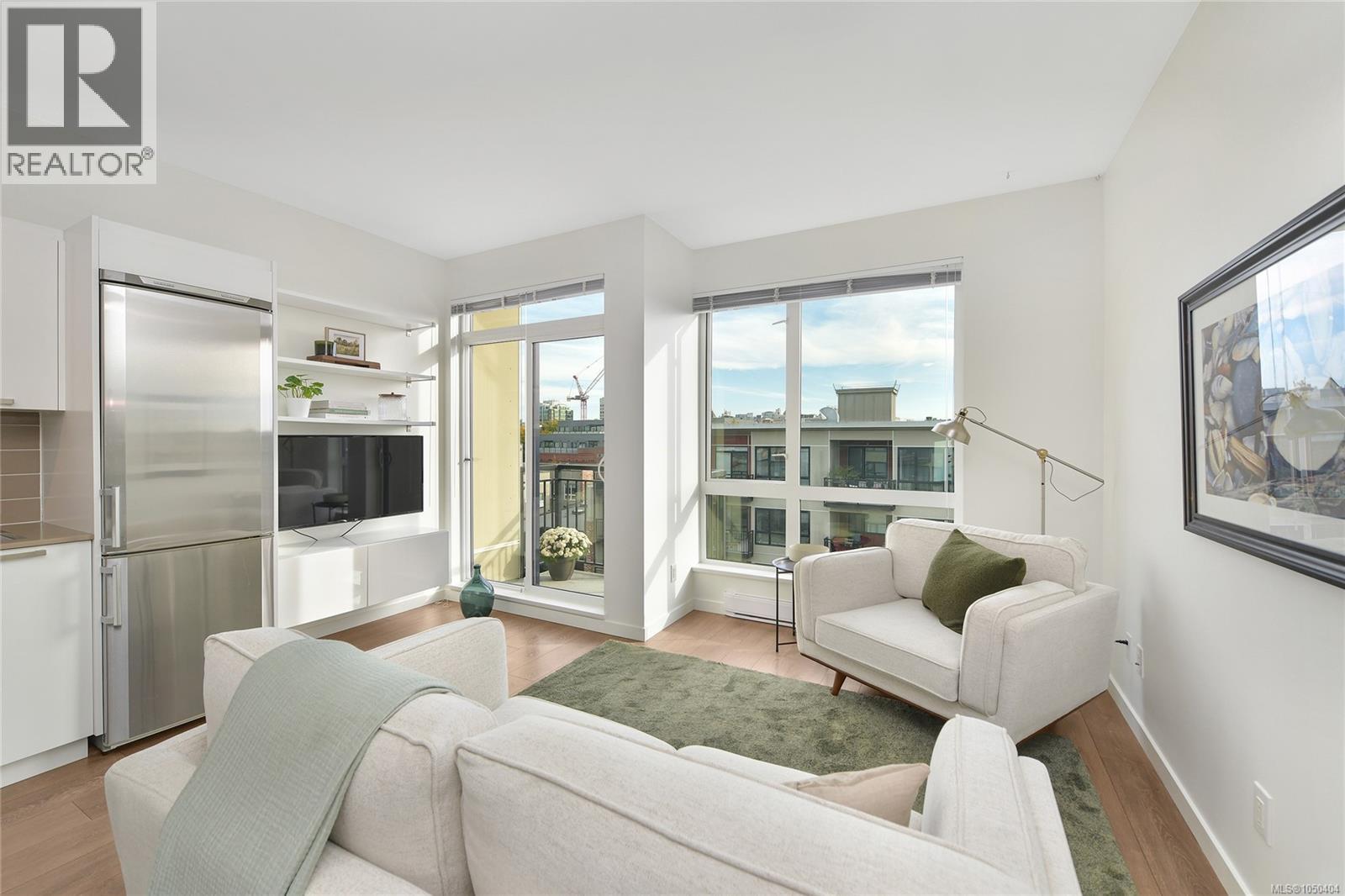 516 517 Fisgard St Property Photo 3
