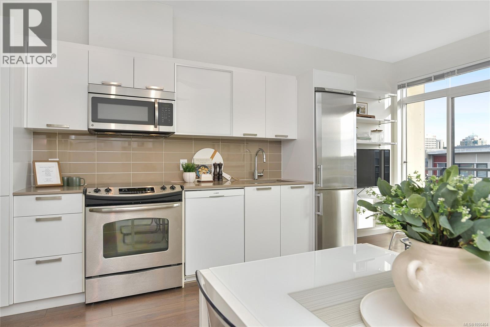 516 517 Fisgard St Property Photo 8
