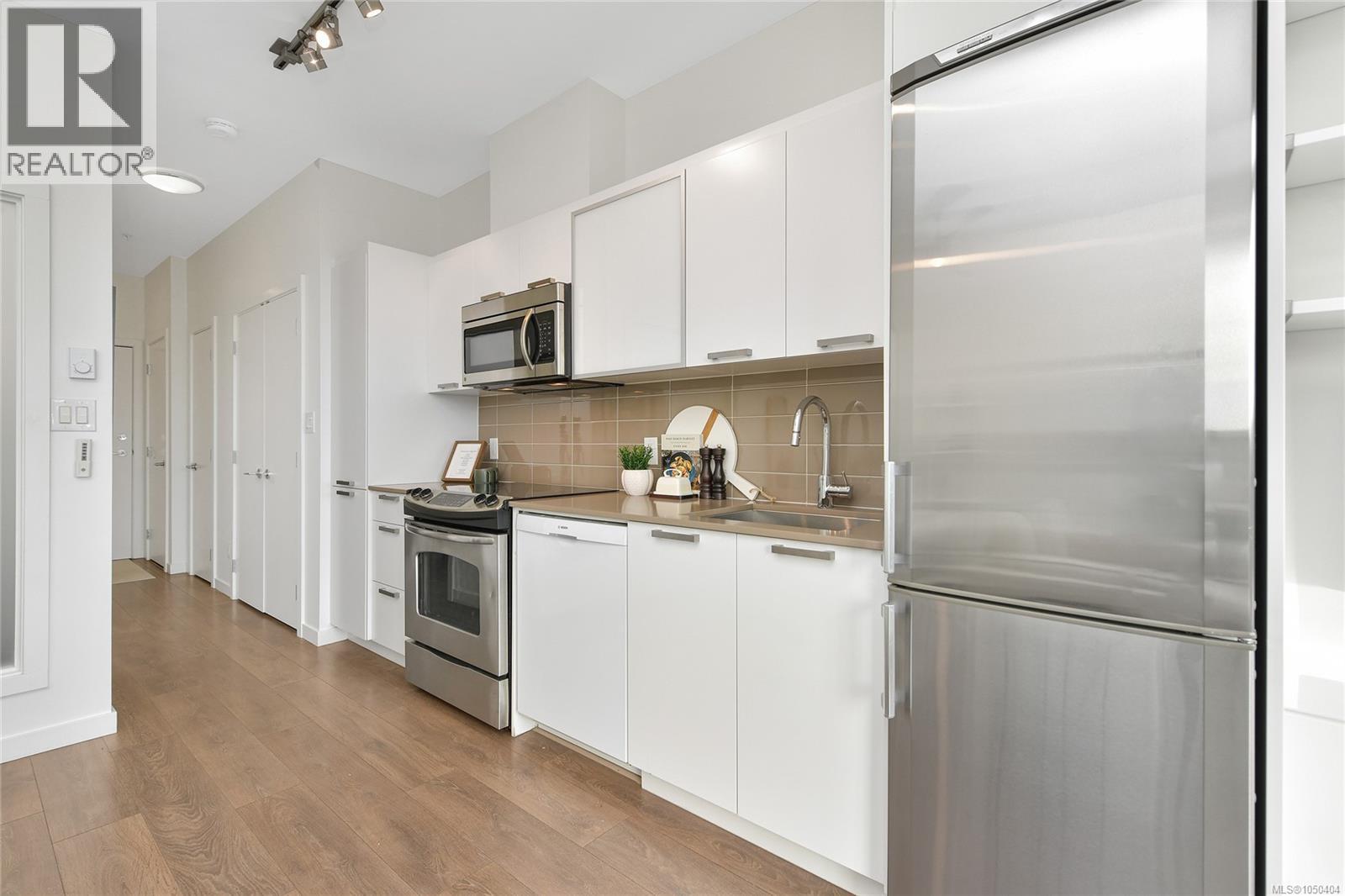 516 517 Fisgard St Property Photo 12