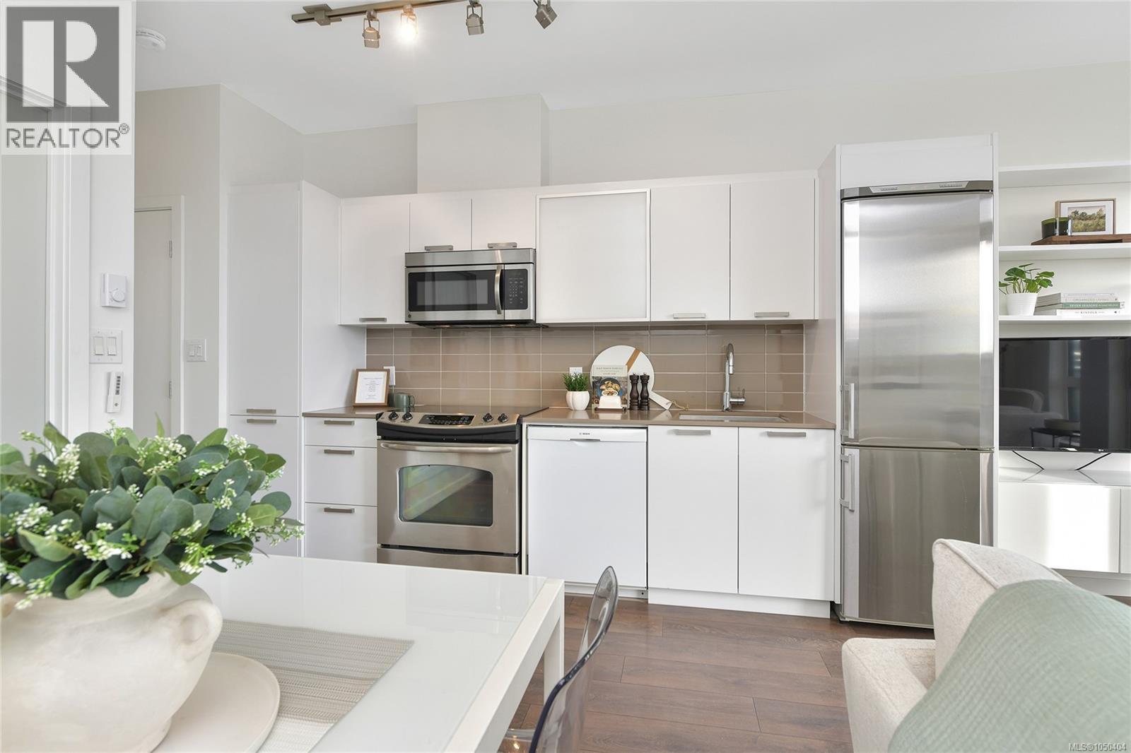 516 517 Fisgard St Property Photo 13