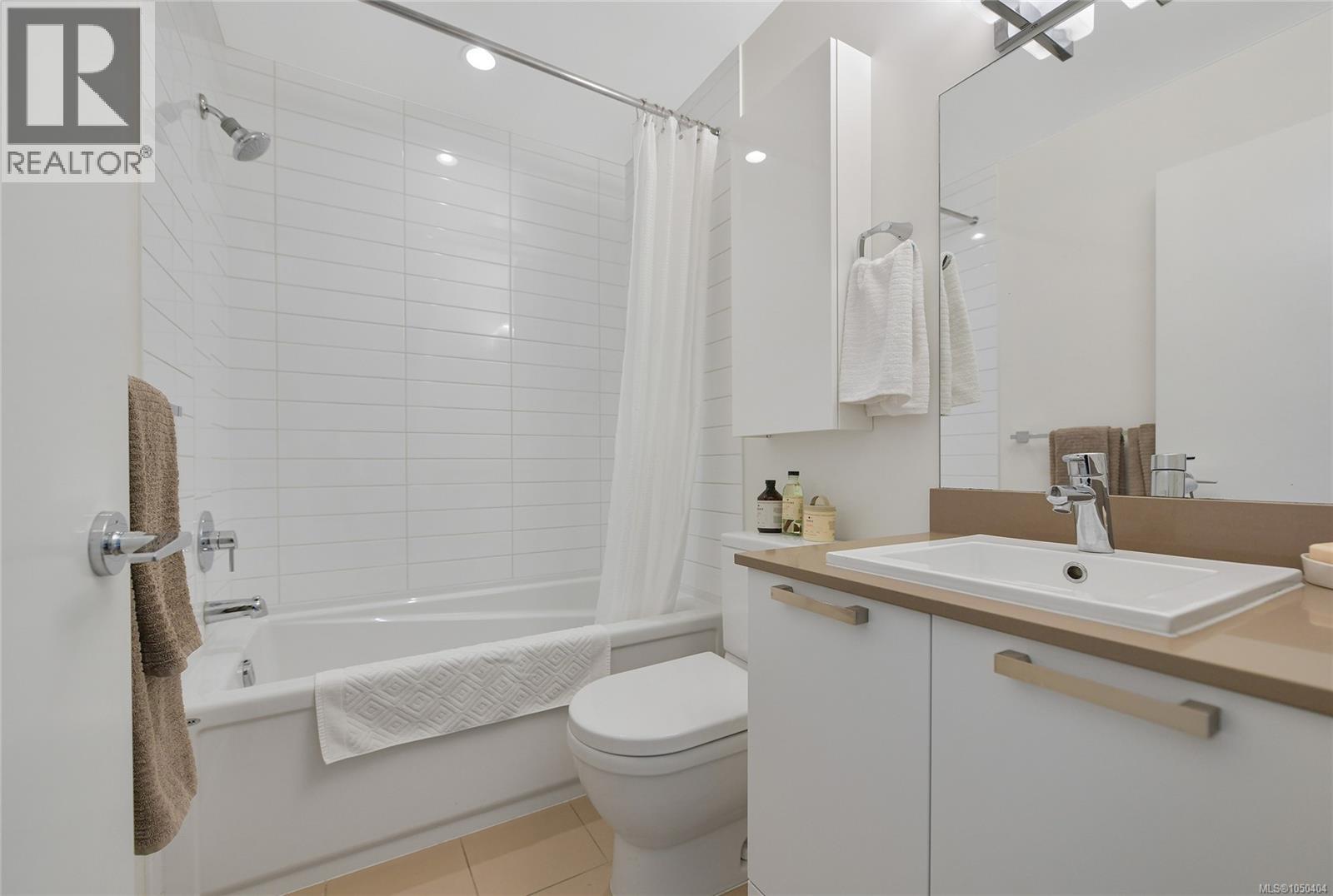 516 517 Fisgard St Property Photo 20