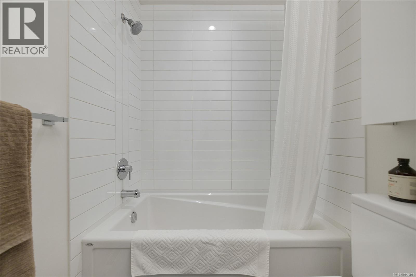 516 517 Fisgard St Property Photo 21