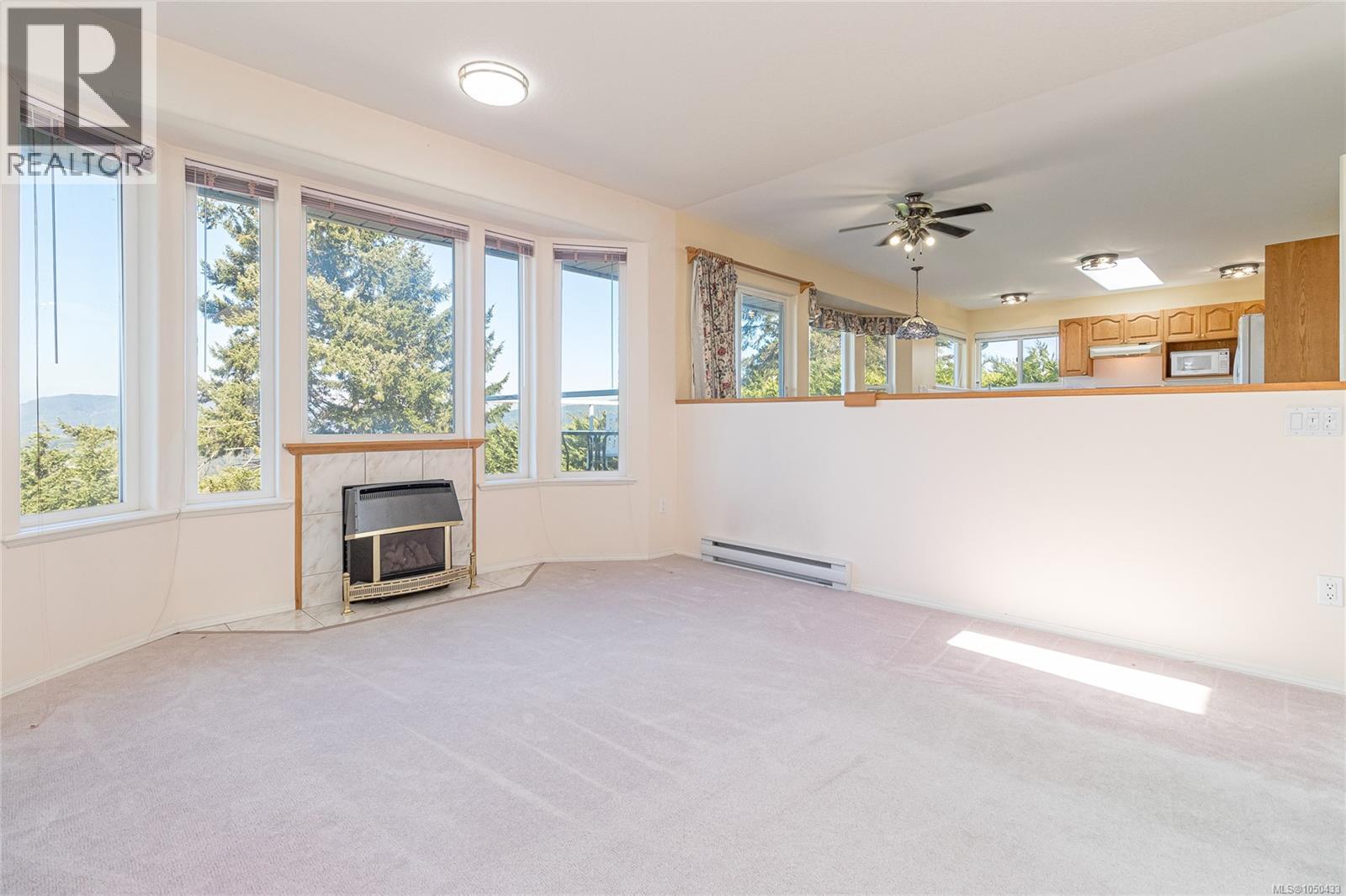 6033 Chippewa Rd Property Photo 4