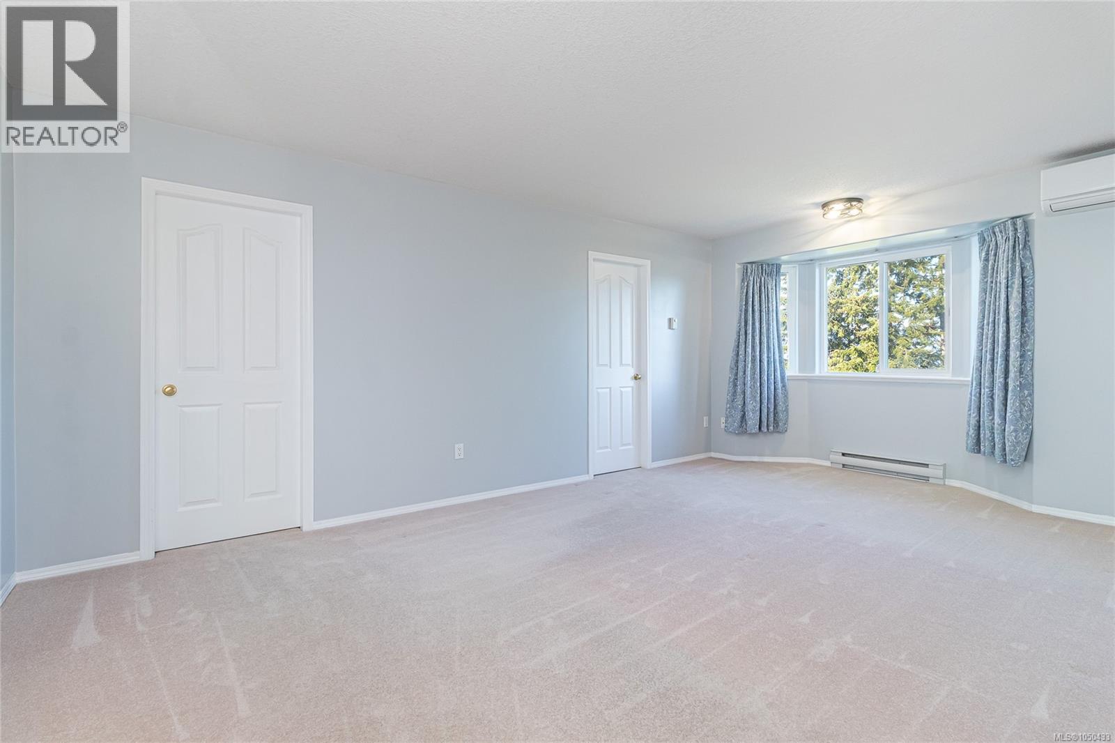 6033 Chippewa Rd Property Photo 13