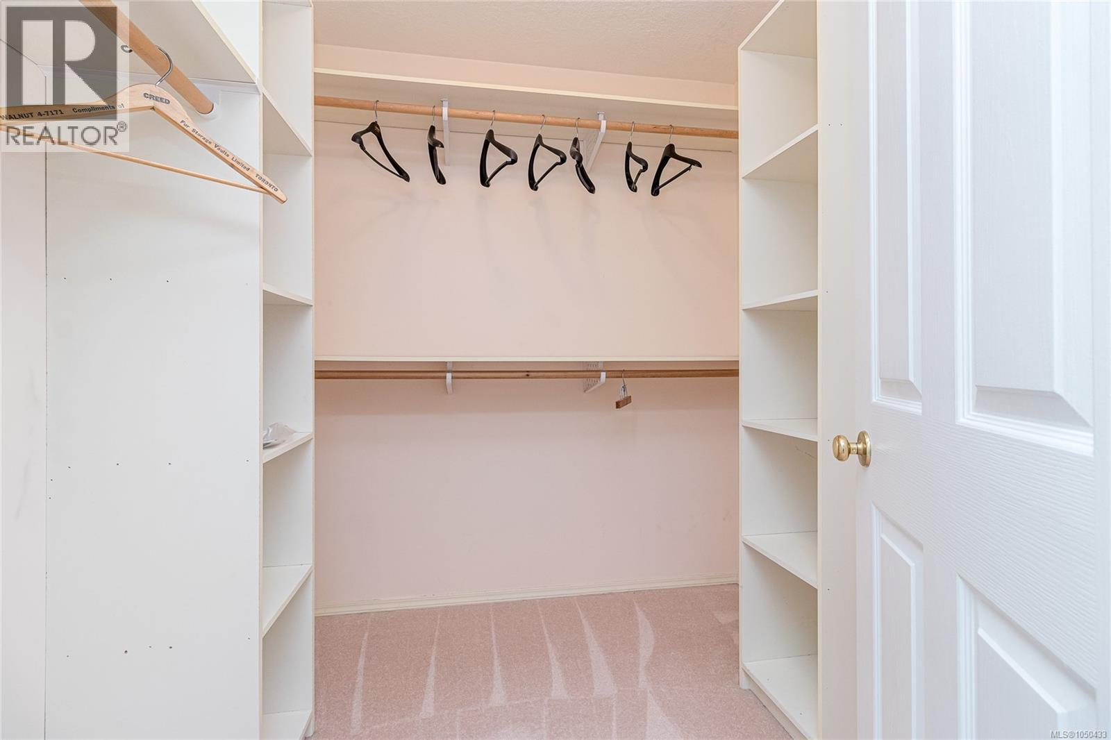 6033 Chippewa Rd Property Photo 14