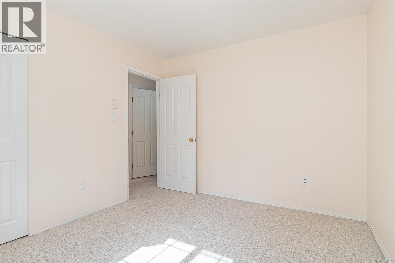 6033 Chippewa Rd Property Photo 17