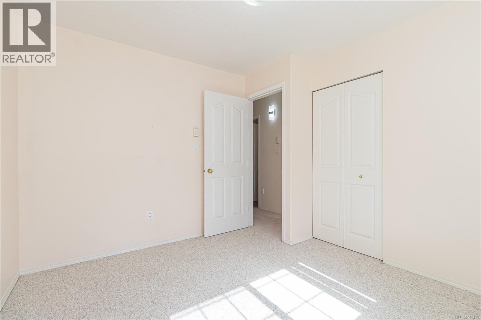 6033 Chippewa Rd Property Photo 20