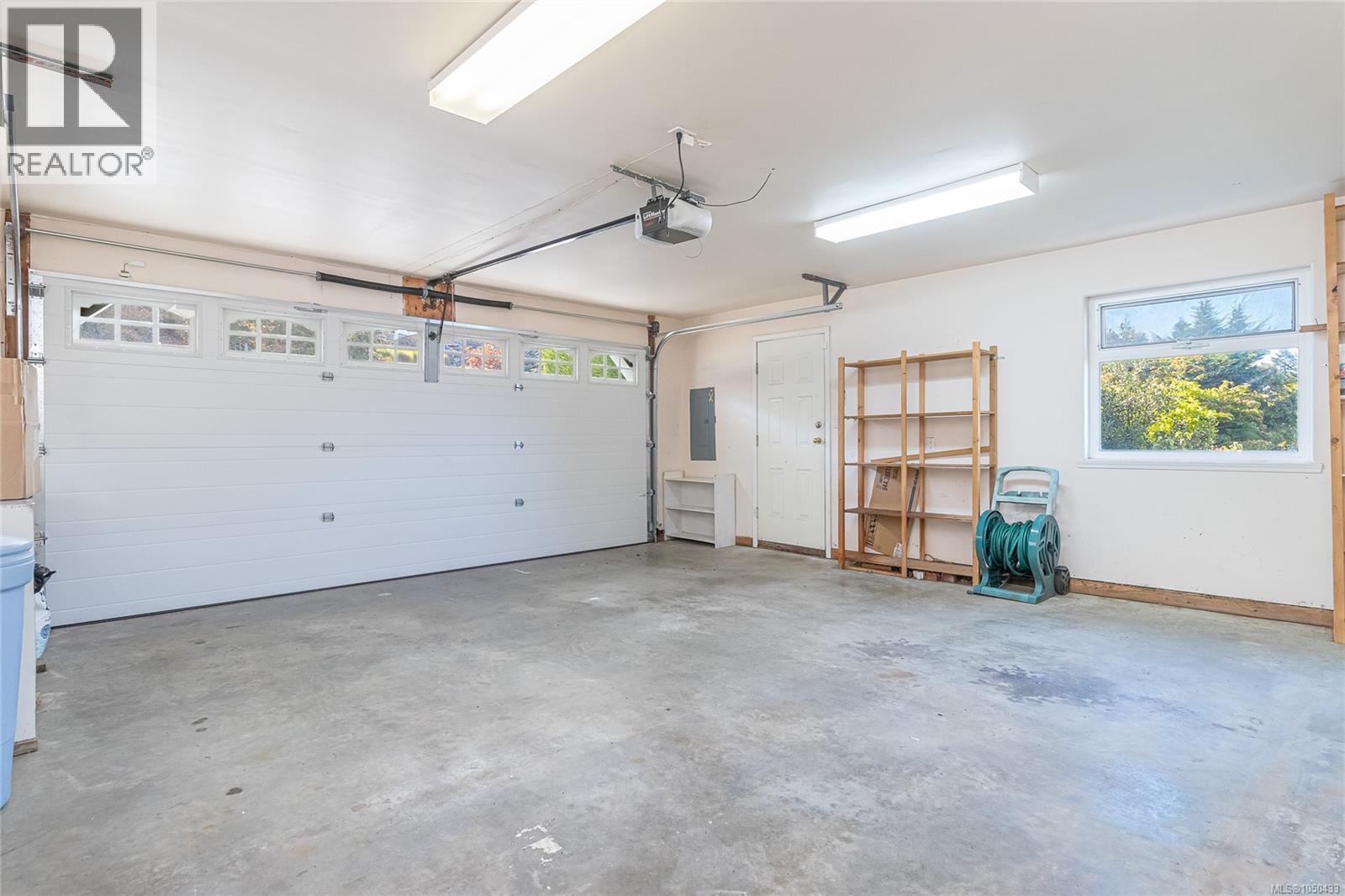 6033 Chippewa Rd Property Photo 23