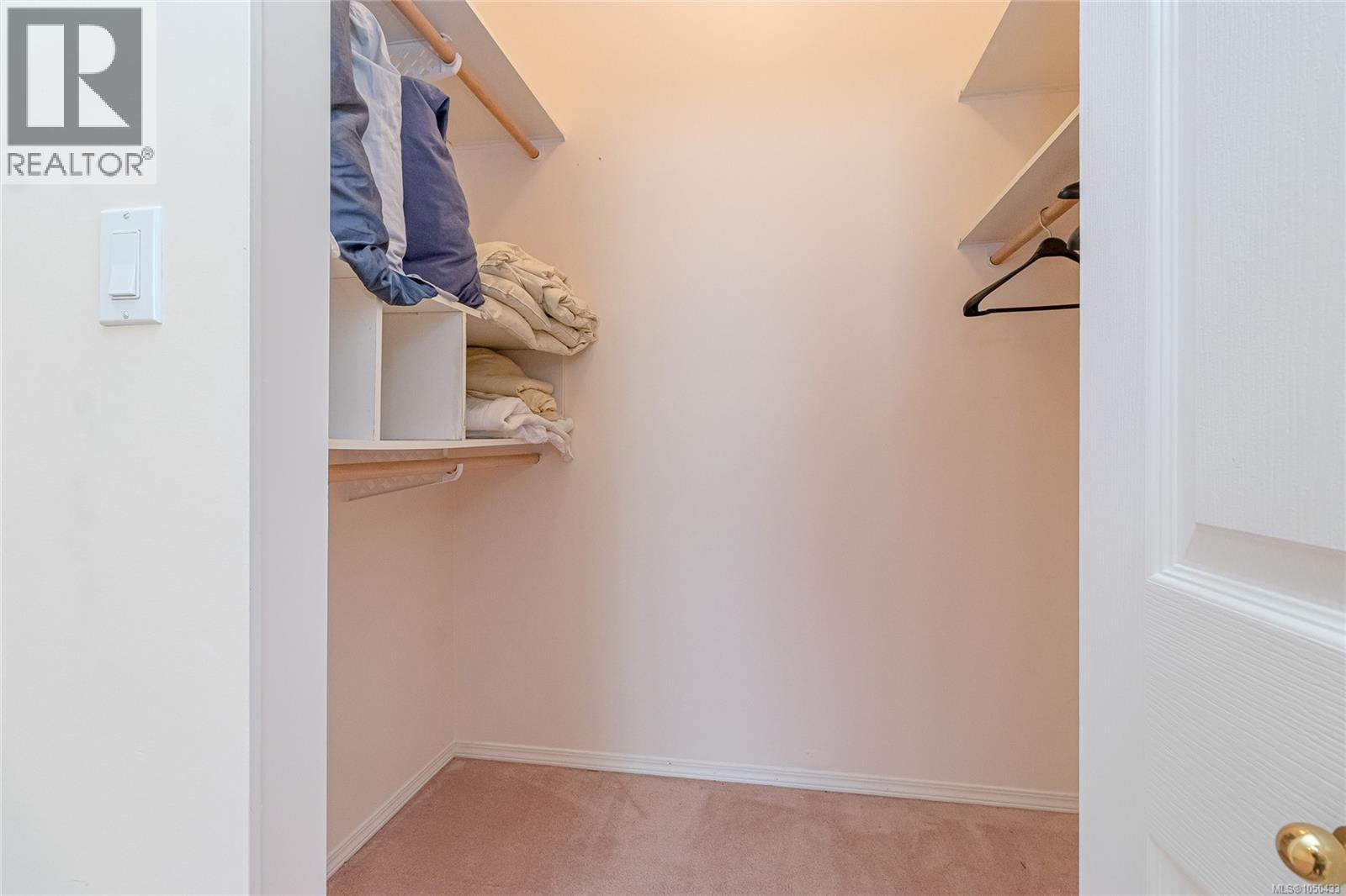 6033 Chippewa Rd Property Photo 26