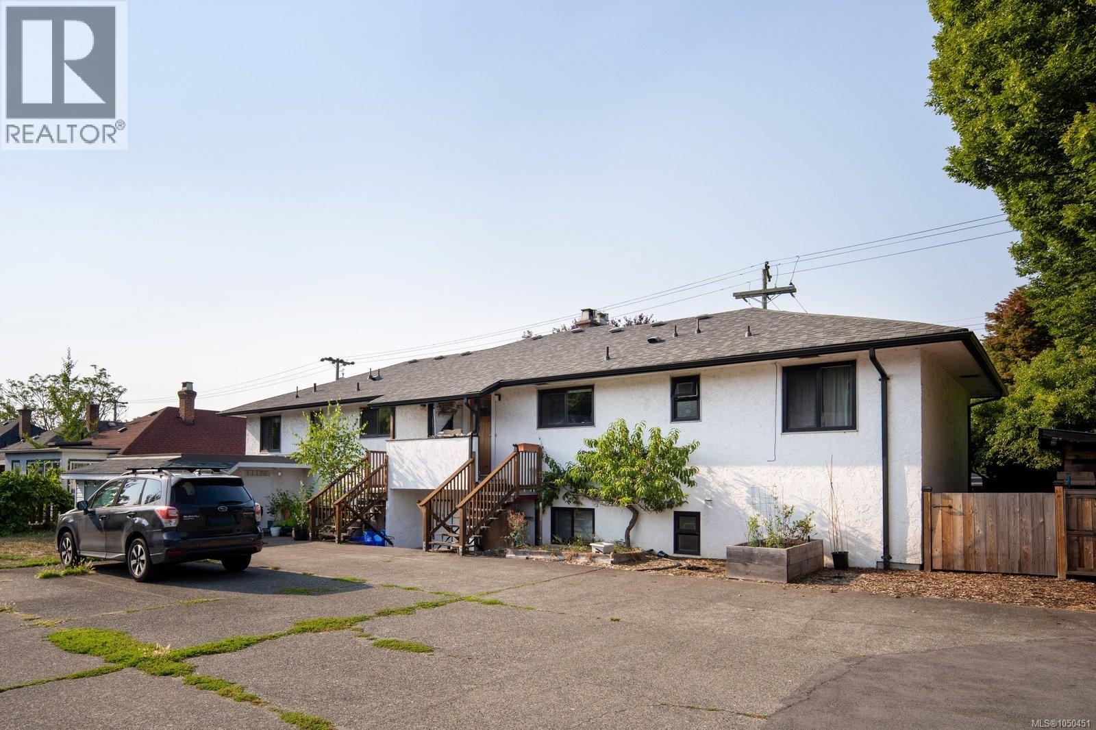 1481 Bay St Property Photo 1