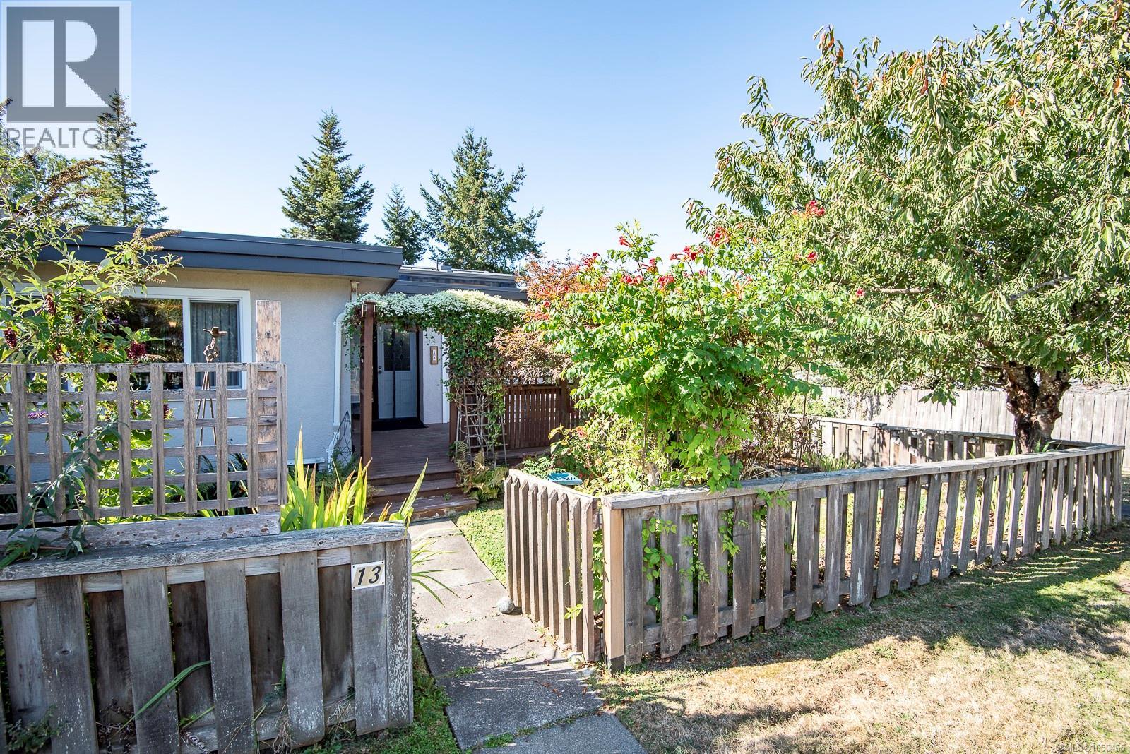 13 3060 Harriet Rd Property Photo 1