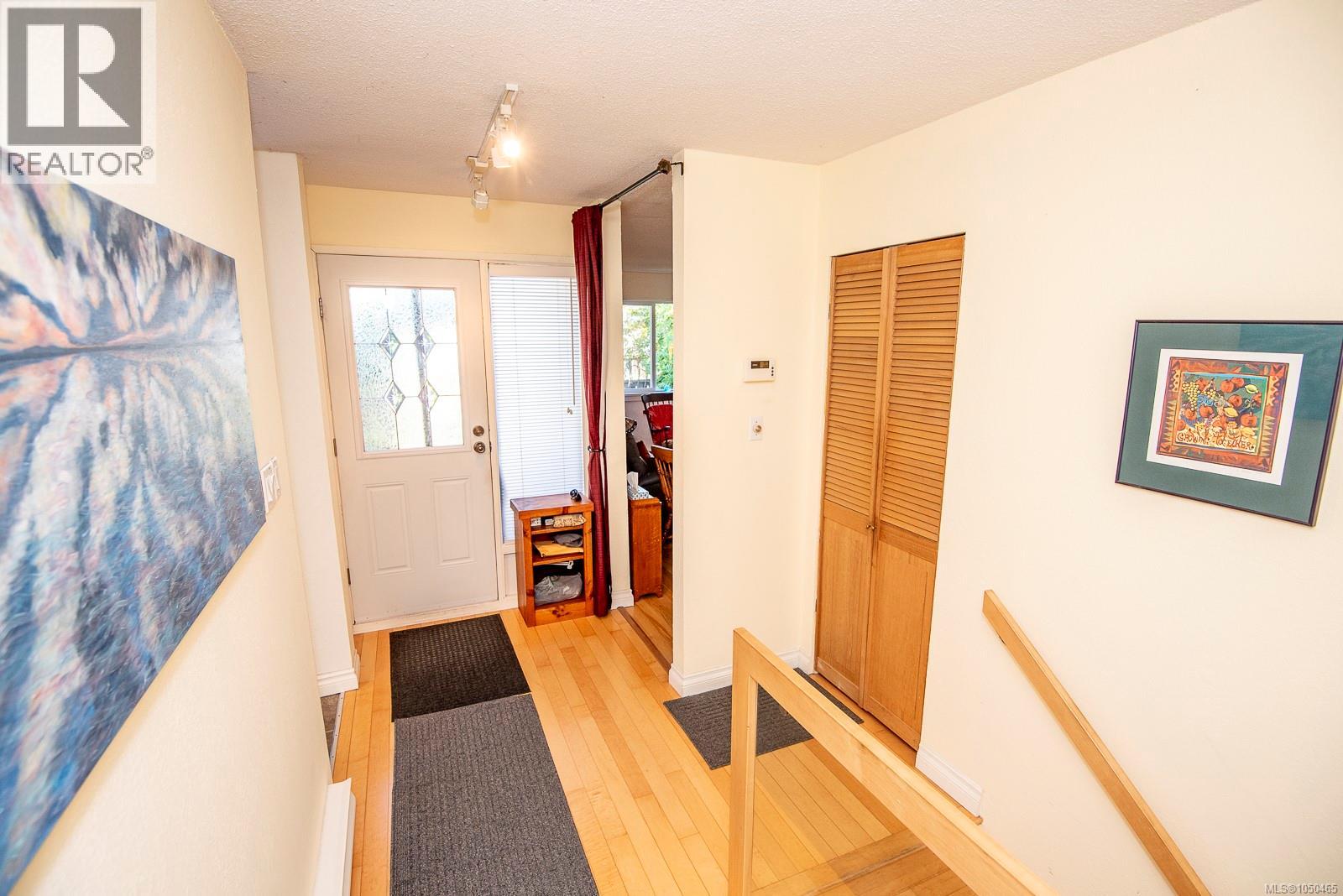 13 3060 Harriet Rd Property Photo 4