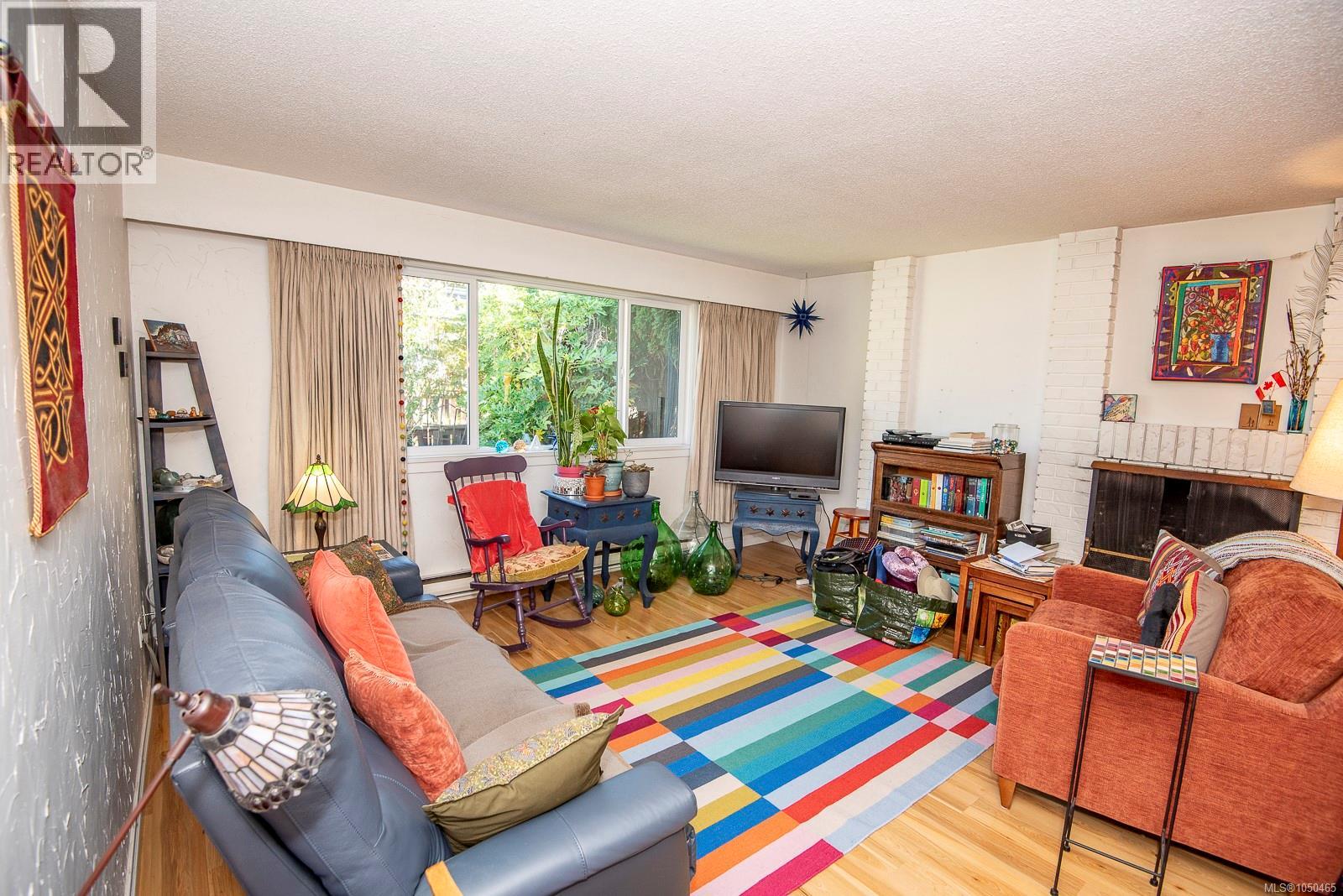 13 3060 Harriet Rd Property Photo 5