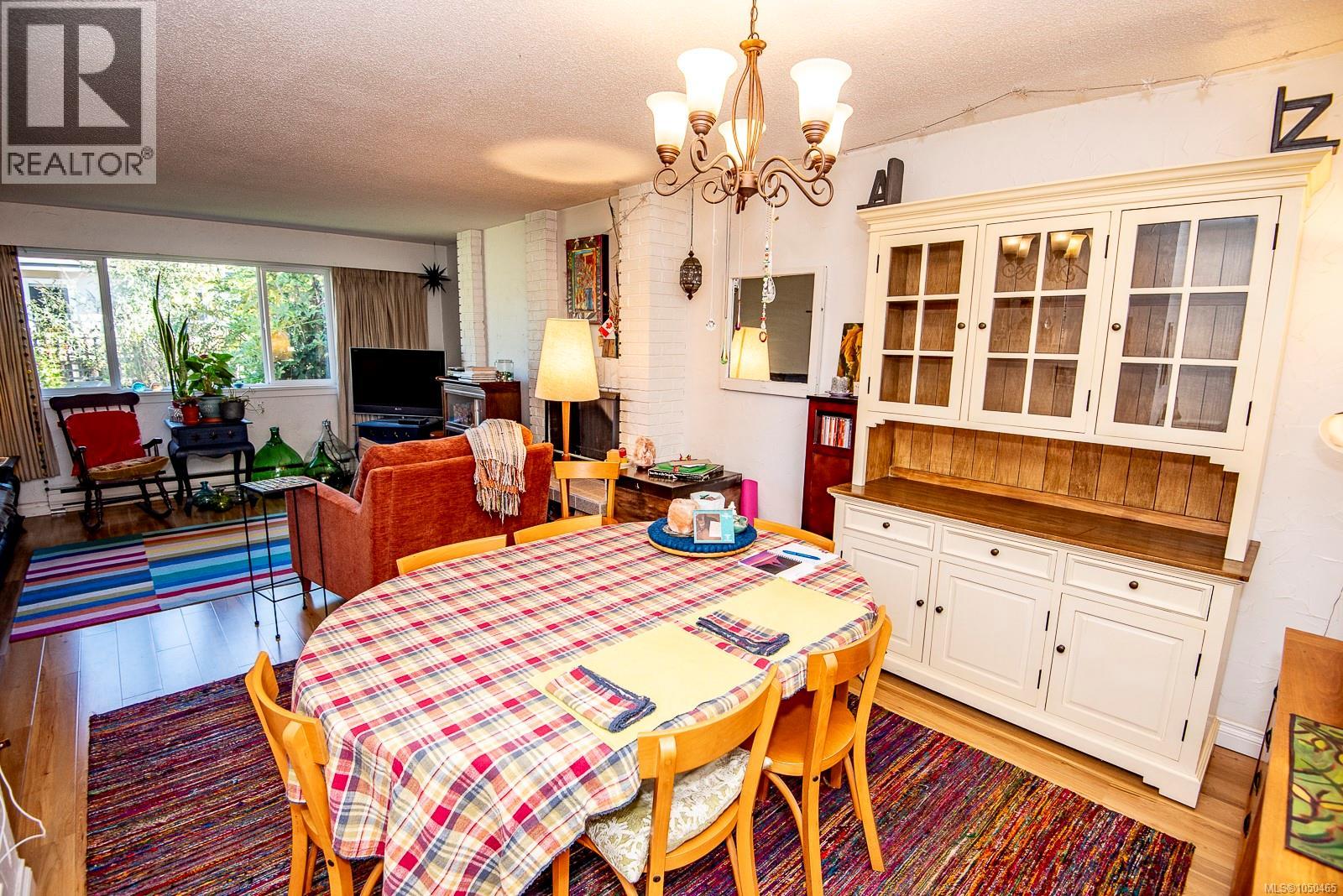 13 3060 Harriet Rd Property Photo 10