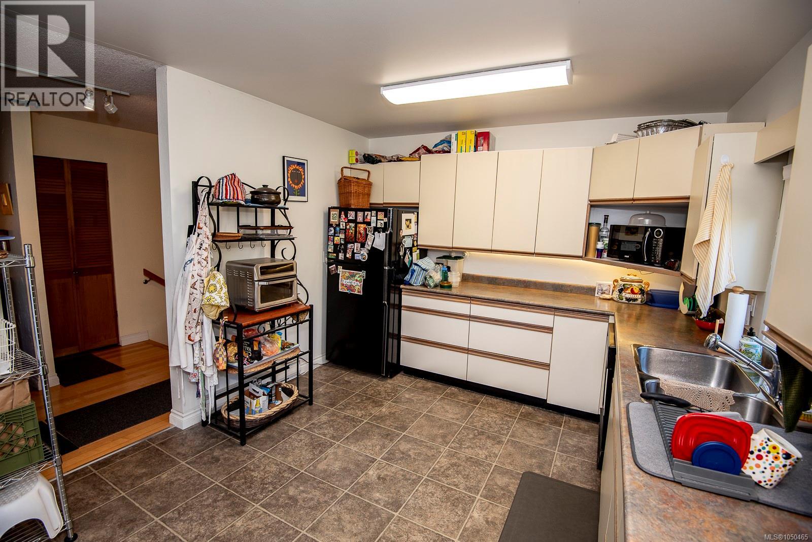 13 3060 Harriet Rd Property Photo 12
