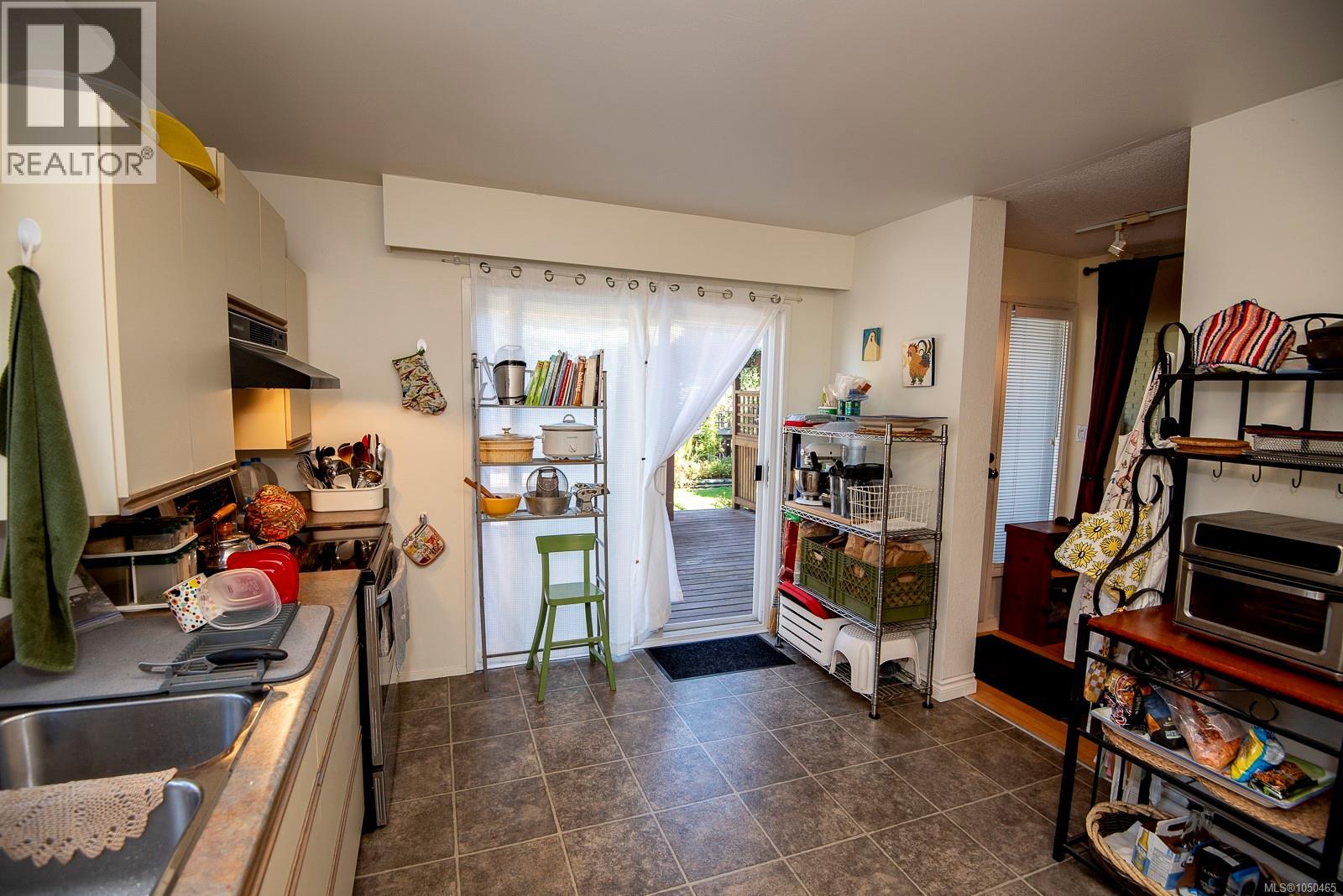 13 3060 Harriet Rd Property Photo 13