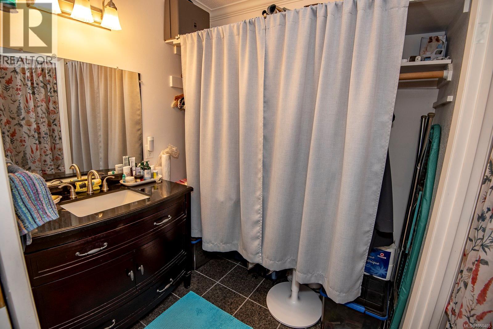 13 3060 Harriet Rd Property Photo 17