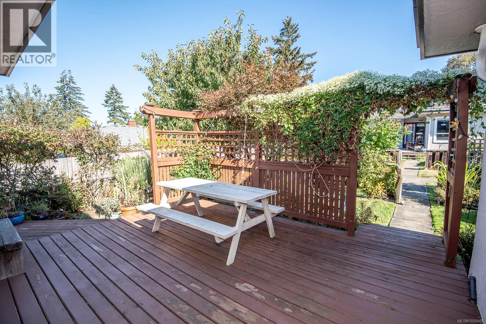 13 3060 Harriet Rd Property Photo 31
