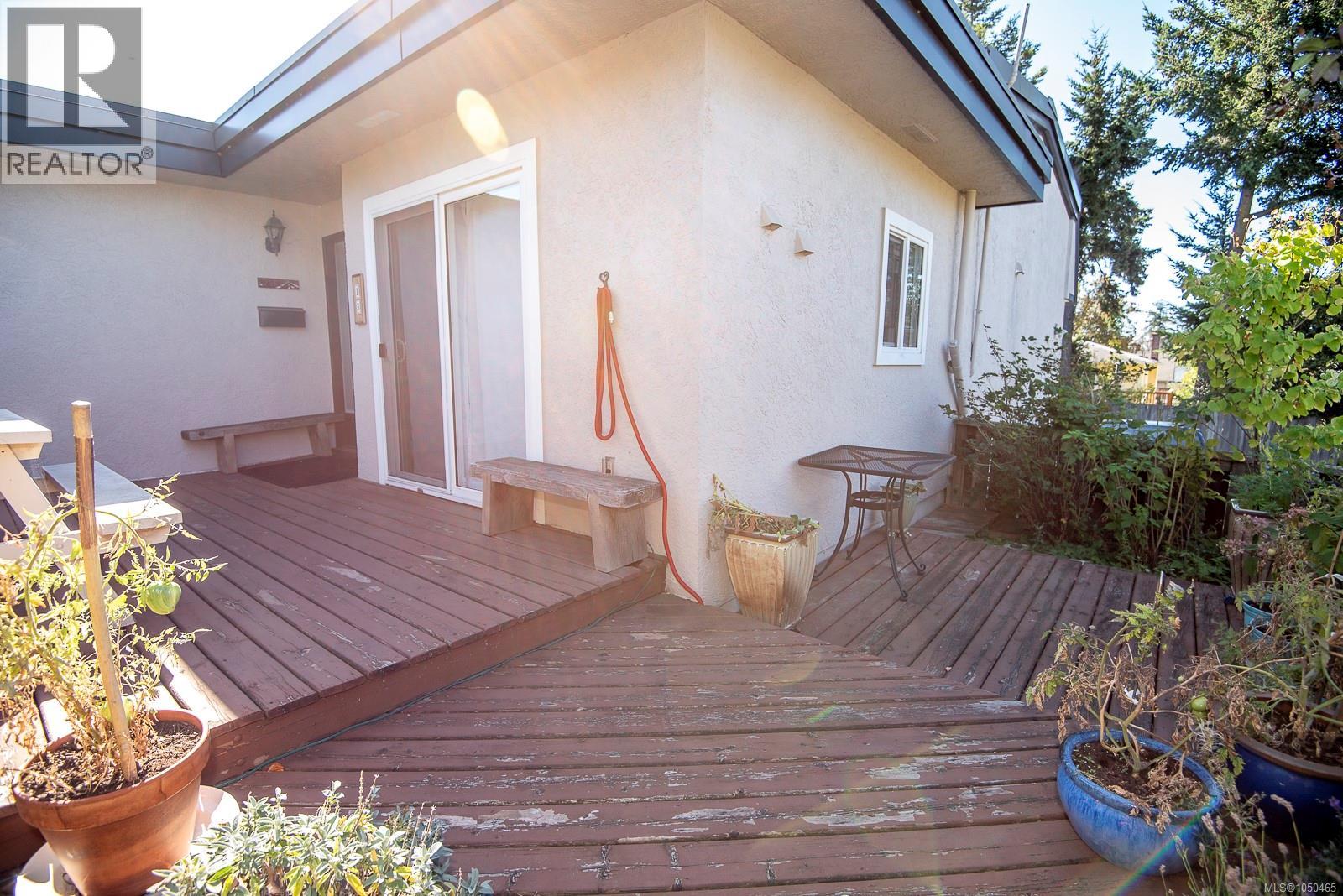 13 3060 Harriet Rd Property Photo 33