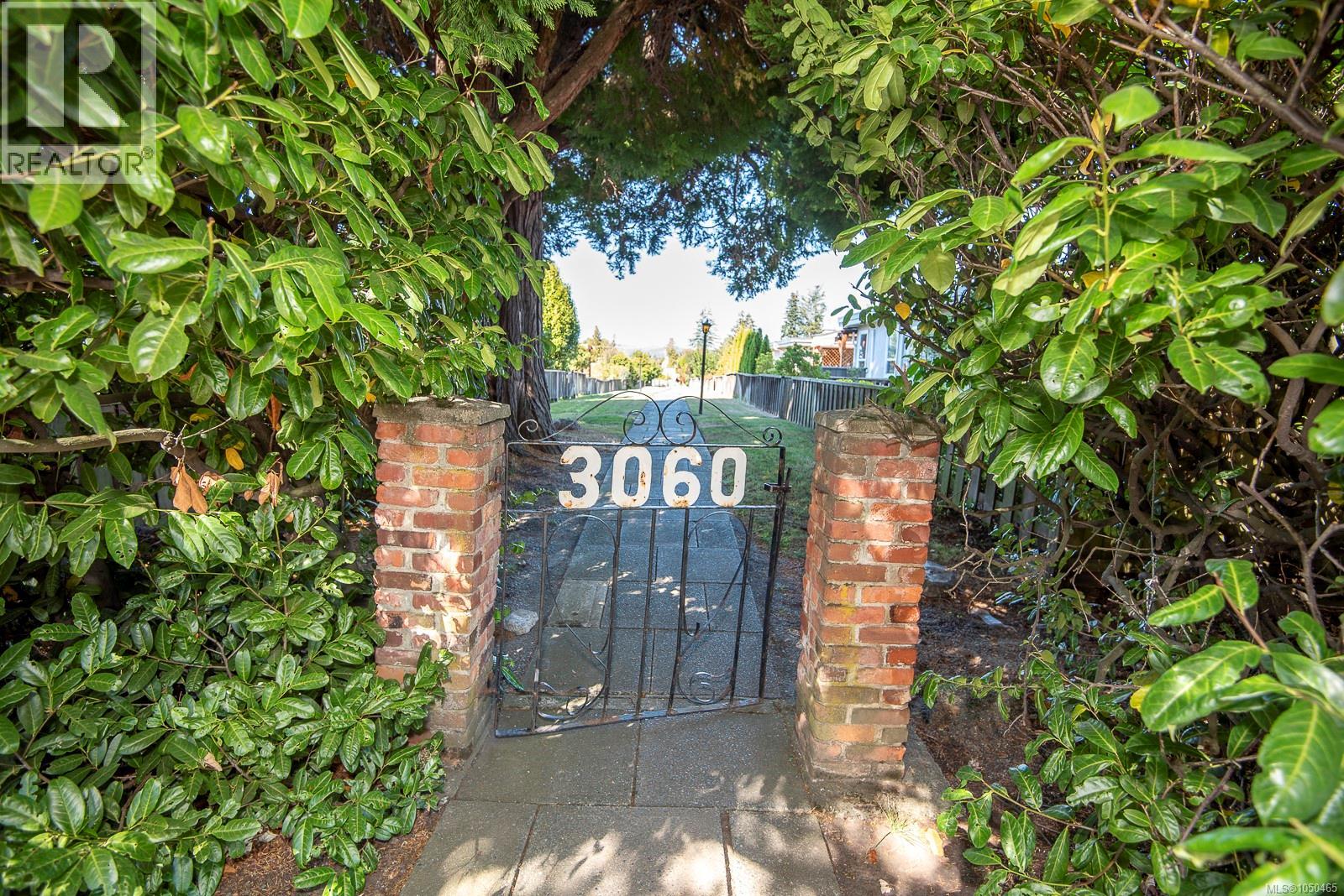 13 3060 Harriet Rd Property Photo 39