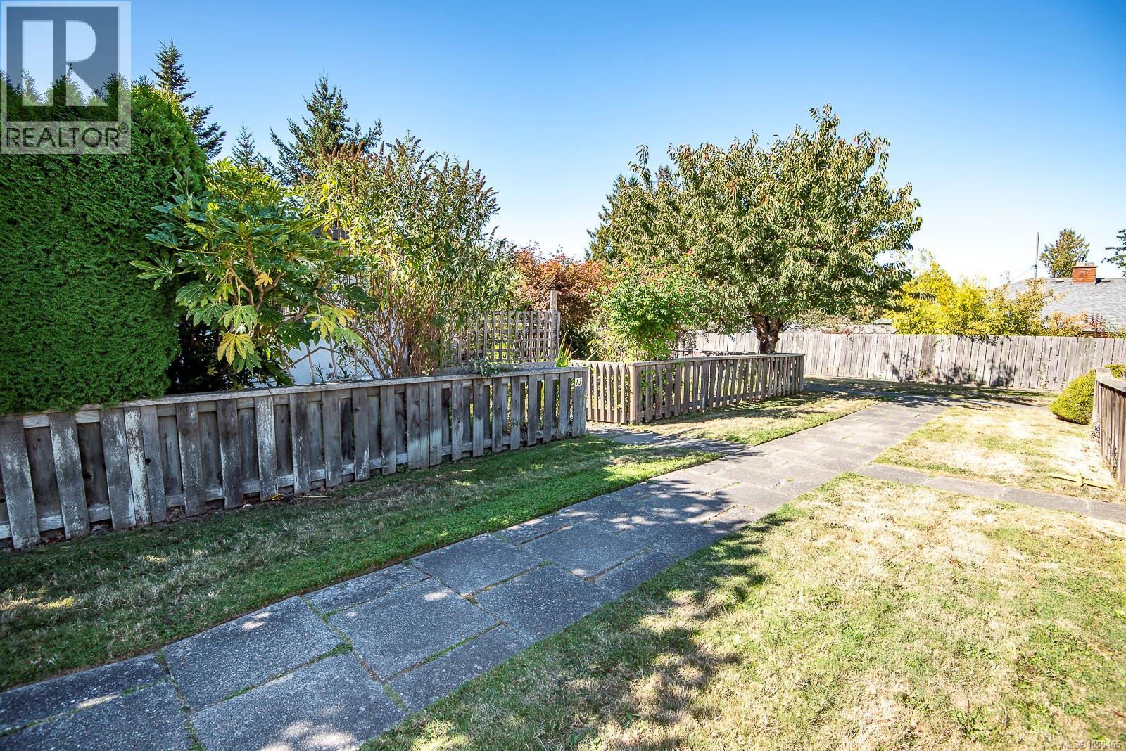 13 3060 Harriet Rd Property Photo 42